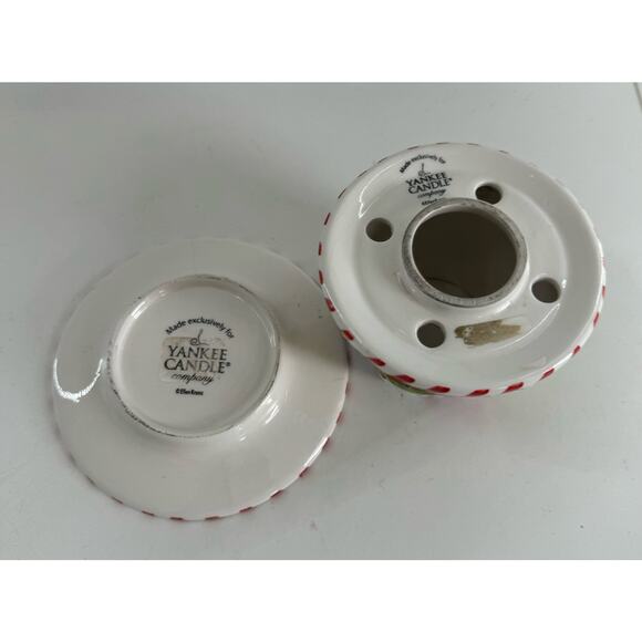 Yankee Candle Christmas Santa Holiday Candle Small - Picture 5 of 6